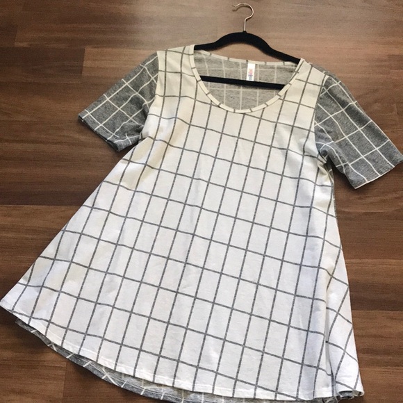 LuLaRoe Tops - 🔻Price Drop LulaRoe Square Perfect T